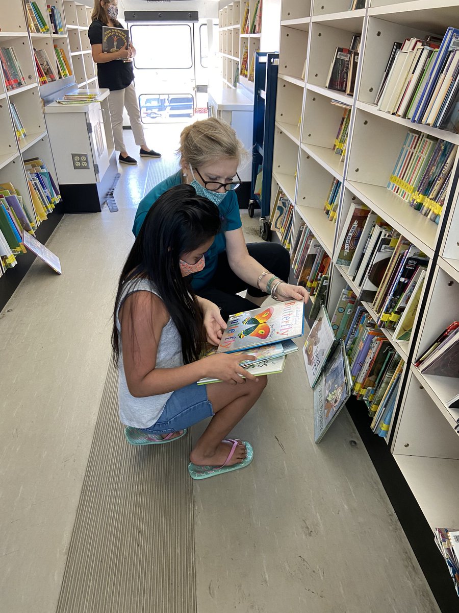 CFISDELs's tweet image. Mobile library ...Bringing books to the community👍👍 it’s a win win for all. #cfisdmobilelibrary #liederlibrarianrocks @CFISDLieder @dinah_mcmichael @APPotlongo
