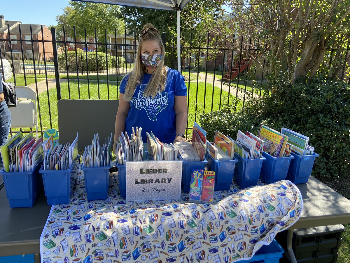CFISDELs's tweet image. Mobile library ...Bringing books to the community👍👍 it’s a win win for all. #cfisdmobilelibrary #liederlibrarianrocks @CFISDLieder @dinah_mcmichael @APPotlongo