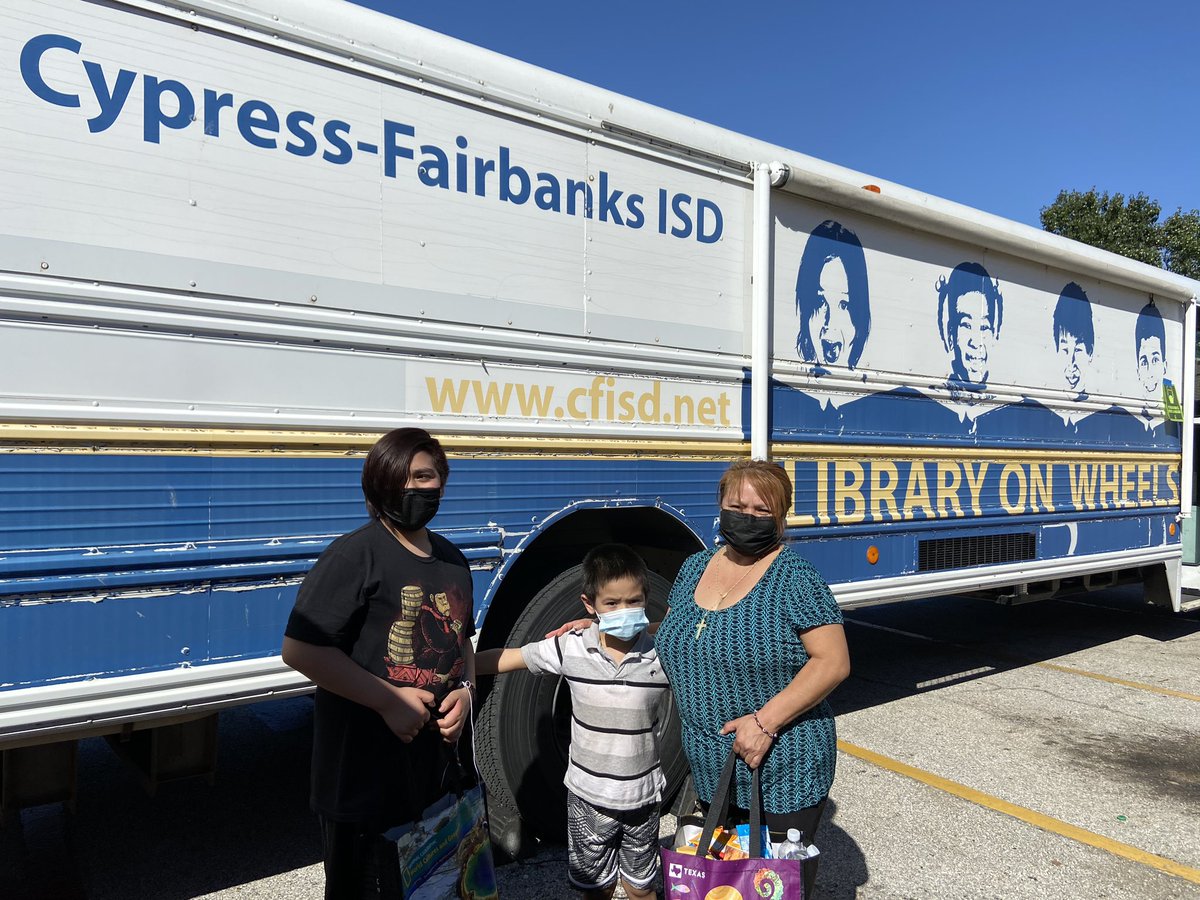 CFISDELs's tweet image. Mobile library ...Bringing books to the community👍👍 it’s a win win for all. #cfisdmobilelibrary #liederlibrarianrocks @CFISDLieder @dinah_mcmichael @APPotlongo