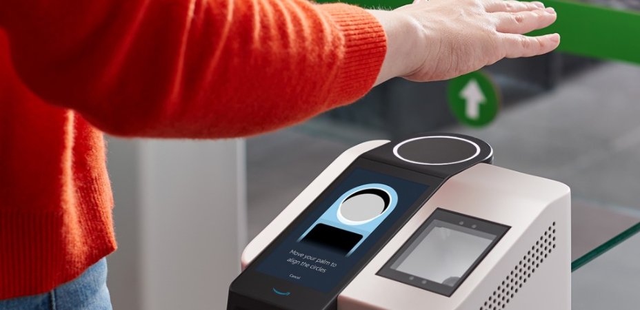 digiworldnative's tweet photo. Amazon’s new way to pay is like magic: just raise your palm.  Check out what the new 'Amazon One' is all about. #digital #ecommerce #paymentgateway #online #Amazon https://t.co/PPZYzEdmY0  https://t.co/DdqpLnj9YK https://t.co/jCzUNBKbEH