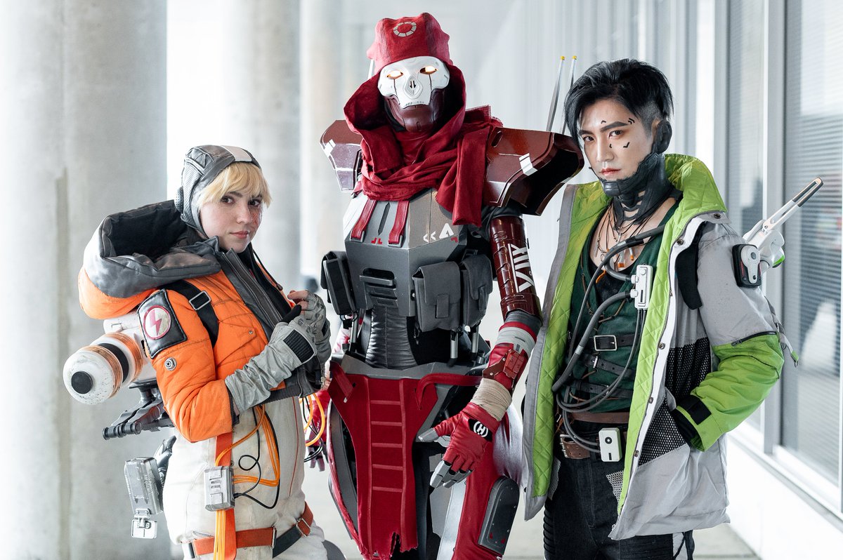 KameraNinjaa's tweet photo. My #ApexLegends video from Pax is still blowing up!? At this rate I'm going to have to make more videos. What do you say @henchmenstudios, @stefiedrew,  @aurie__,  @greysanchn,  @keltonfx, @Gilly_kins? should we give up our days jobs and become YT celebs? 
https://t.co/UiG3Xa4Vyt https://t.co/fZbUyDXKyk