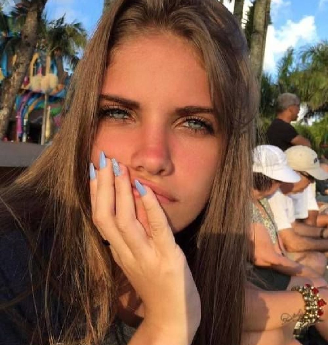 adridelgadillo_'s tweet image. La chica de la portada de los filtros de ig // Yo cuando pruebo el filtro