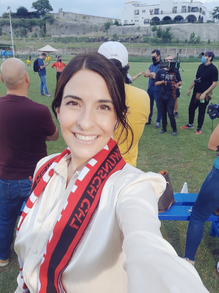 soymariabelenmb's tweet photo. Chambeando ando... hoy nos tocó ser la mamá loca que le grita al árbitro 😅 https://t.co/rAapombS5x