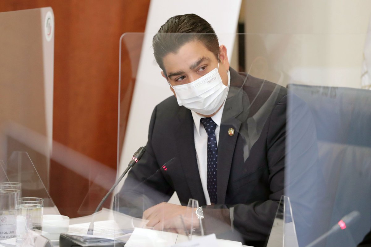 IGCabezadeVaca's tweet photo. #ComisiónDeMarina Manifesté que @GobiernoMX no puede eludir su responsabilidad de entregar apoyos a familiares del personal de la Marina fallecido en cumplimiento de su deber.

Es su obligación apoyar a los deudos de integrantes de una institución a la que tenemos agradecimiento. https://t.co/f6rI11mJBf