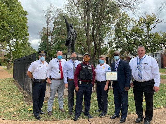 SLMPD's tweet photo. This afternoon, #SLMPD 5th District officers and detectives held #CommunityRollCall in the Fountain Park neighborhood at Aubert & Fountain Avenues! Awards were also presented to several police officers and detectives for their outstanding work. #STL https://t.co/JVGStC3wOd