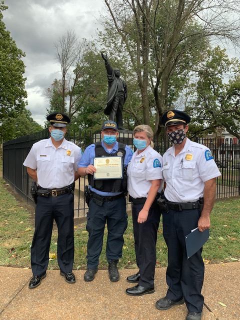 SLMPD's tweet photo. This afternoon, #SLMPD 5th District officers and detectives held #CommunityRollCall in the Fountain Park neighborhood at Aubert & Fountain Avenues! Awards were also presented to several police officers and detectives for their outstanding work. #STL https://t.co/JVGStC3wOd