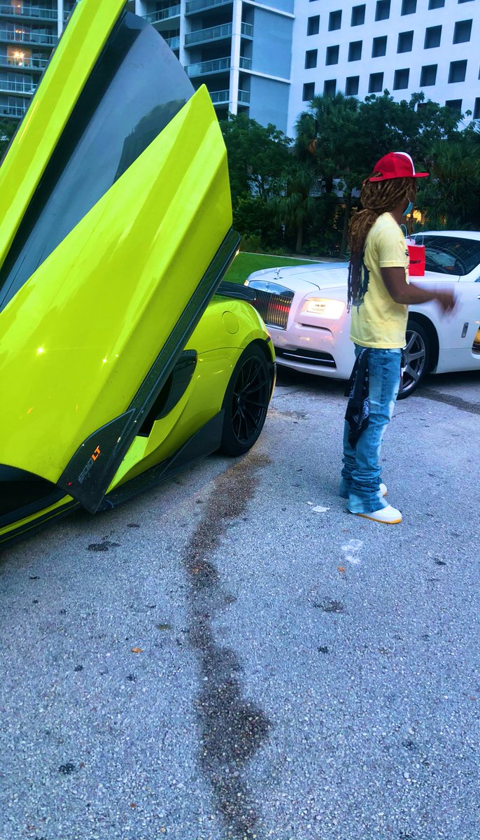 MattiBaybee's tweet photo. Can't Believe I Survived Da Wars🩸#FreePoppa🚦#BigYL⚡️#BandanaGang4L🏴☠️ https://t.co/jOsJUng9mO