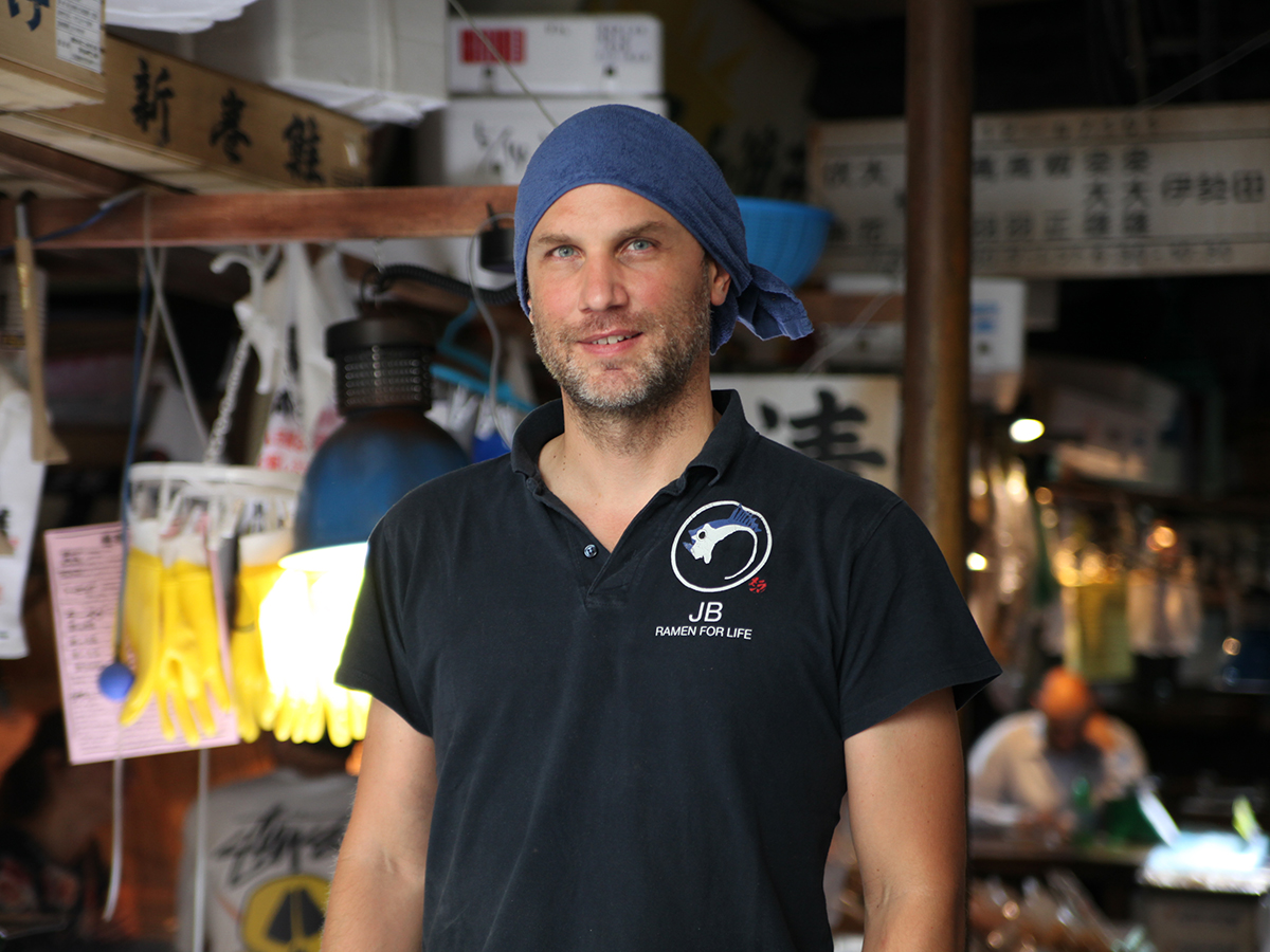 KodawariRamen's tweet photo. [On en parle] « Le marché fermé de #Tsukiji était toujours vivant à Paris ! » • @KodawariRamen et son fondateur Jean-Baptiste Meusnier à l'honneur au Japon dans https://t.co/i8lOpU3zsL [billet en japonais] #KodawariRamen #RamenWorld #KodawariTsukiji https://t.co/2eGyhZN1KW