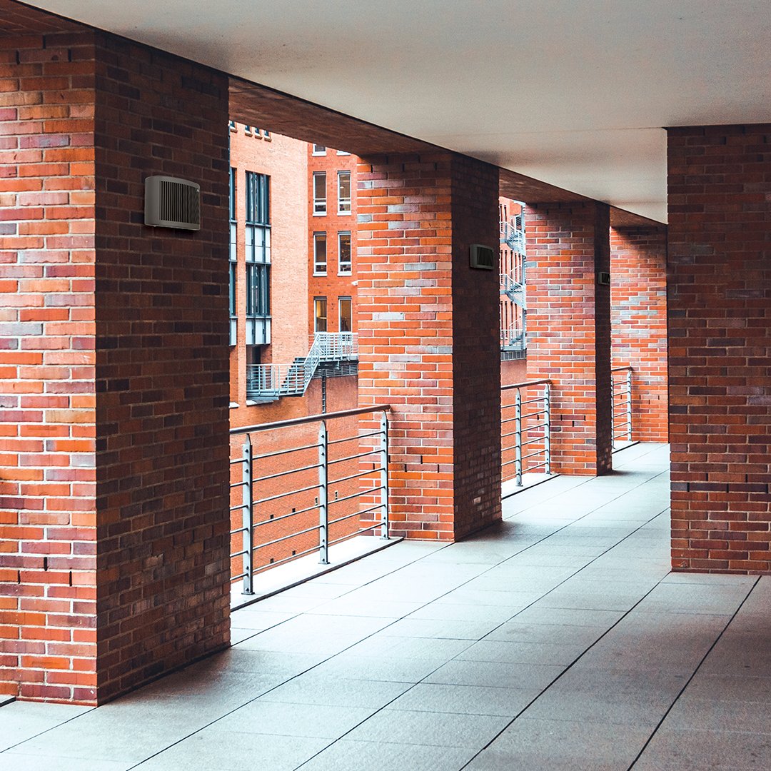 BarronLighting's tweet photo. The slim, architectural SLW Series LED wallpack features integral motion detection, photocontrol, and UL 924 Listed emergency egress. Check it out: https://t.co/fb7CCvo7vc

#architecturallighting #outsidelighting #commerciallighting #lifesafety #humansafety #firesafety https://t.co/guFciAx31u