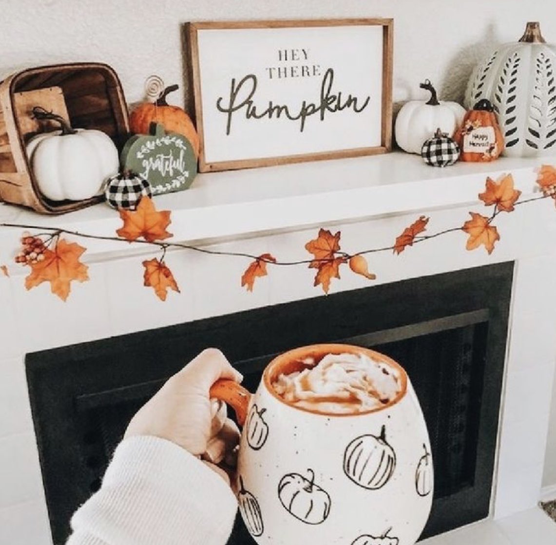 coffee_words's tweet photo. Happy #NationalCoffeeDay fall edition 🍂 https://t.co/39fG8EELl5