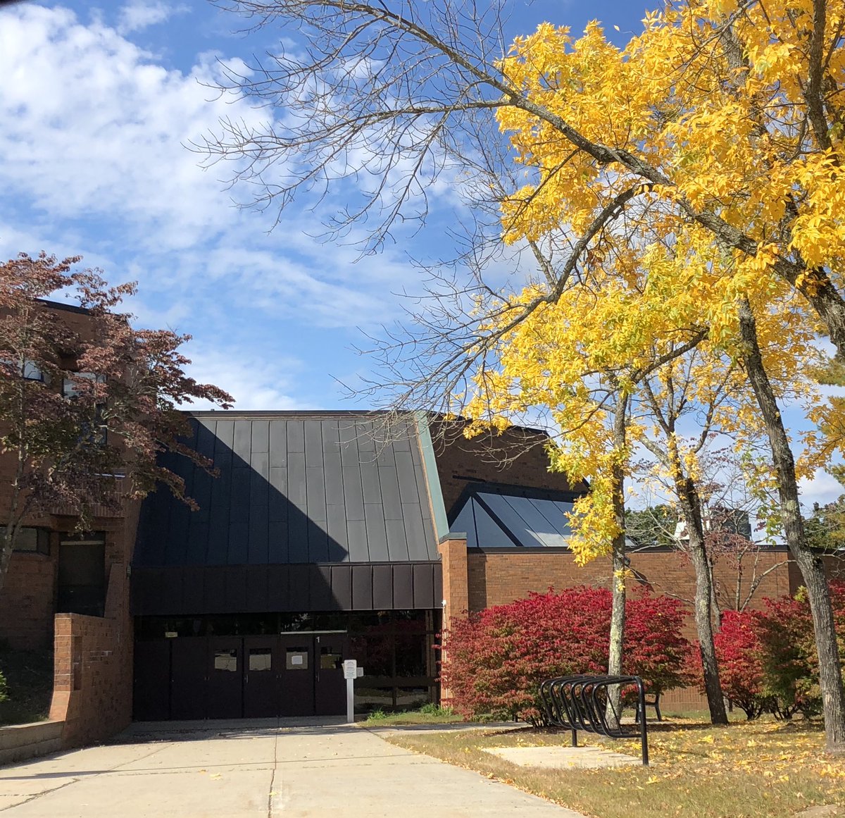 jdavan10's tweet photo. Fall @BarbieriSchool. Can’t wait for our first group of  students to return next week! #duallanguage😷 💗 https://t.co/OIEwvnOtzk