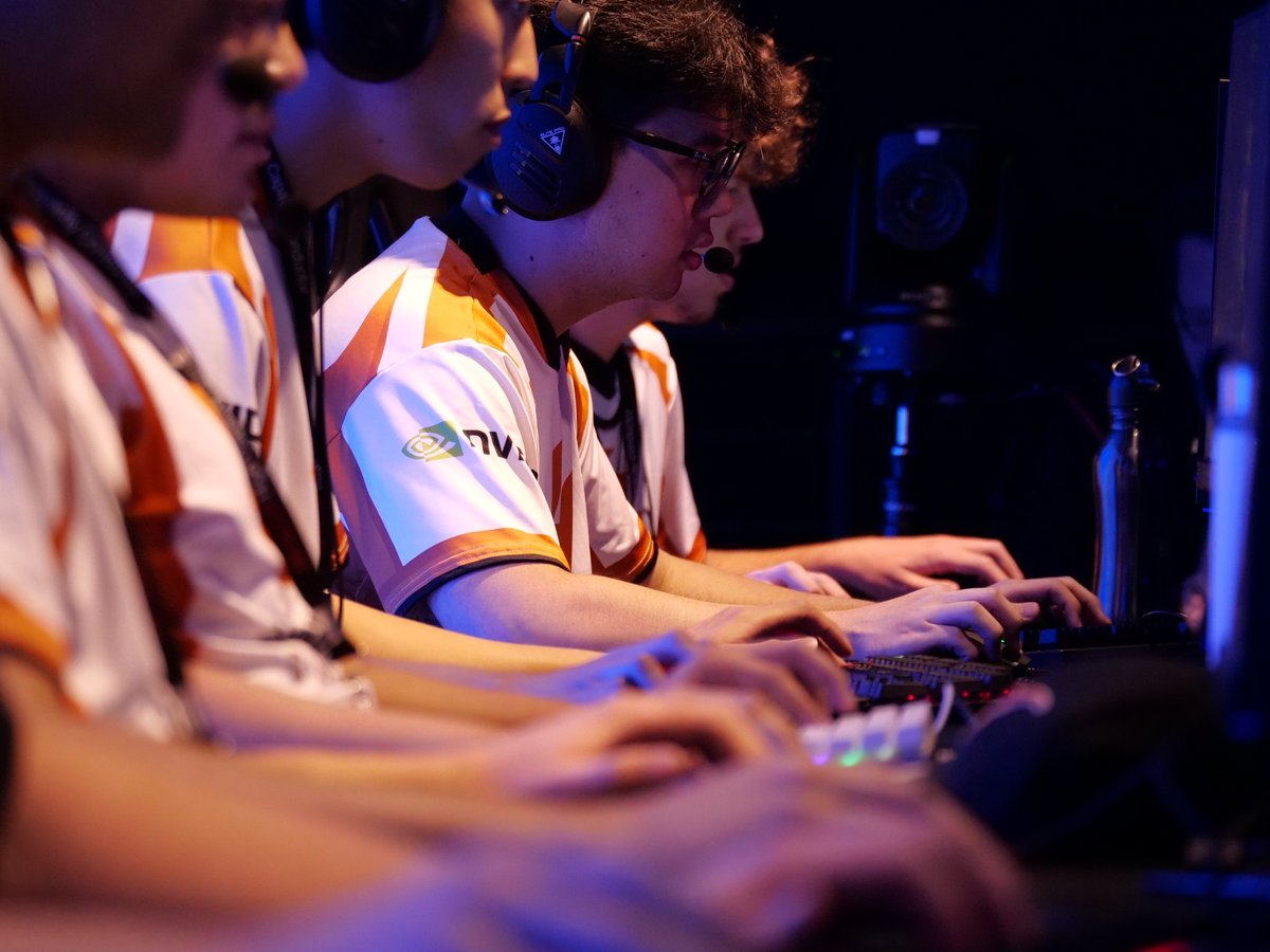 LGOverwatch's tweet image. Today, we're announcing our final roster for the semester!

🛡️- Amb3r [Sophomore, CS]
🛡️- Khoahri [Freshman, Biochem]

⚔️- @hyungow  [Senior, Biology]
⚔️- @OwenJacob99 [Junior, Chemistry]

🩹- @Francis_194 [Sophomore, CS]
🩹- @Comnyando [Junior, CS]

📋- @Russo_ow [Freshman, AET]