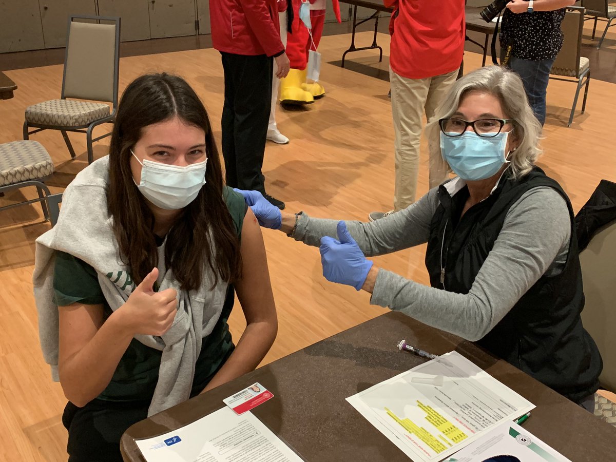 LevesterJohnson's tweet photo. Honor our @IllinoisStateU front line medical personnel & stay safe/healthy by doing your part at prevention by getting your flu shot! Students get FLU SHOTS FREE! The @ISU_Health & @NursingISU flu shot clinic is available at the Bone Student Center Brown Ballroom. 👍🏽 https://t.co/vSinWKvhIS