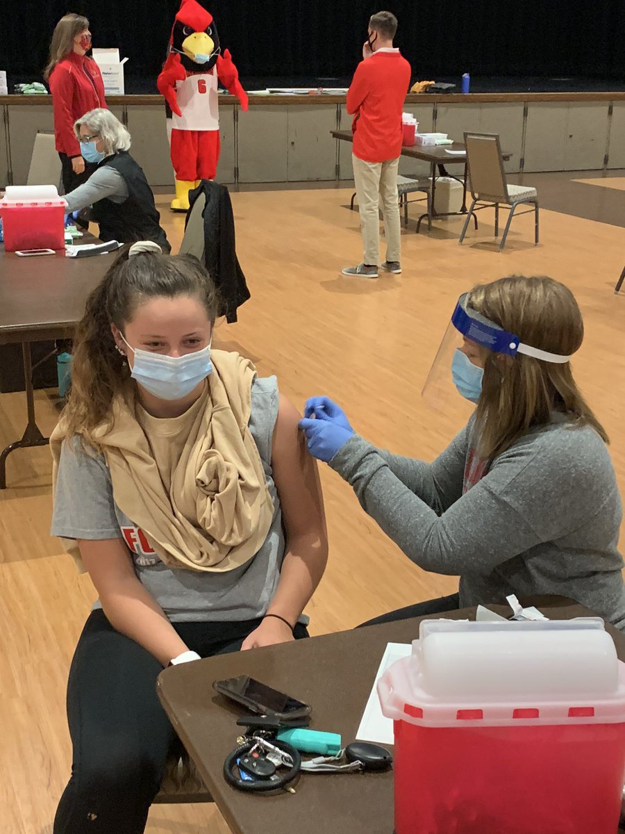 LevesterJohnson's tweet photo. Honor our @IllinoisStateU front line medical personnel & stay safe/healthy by doing your part at prevention by getting your flu shot! Students get FLU SHOTS FREE! The @ISU_Health & @NursingISU flu shot clinic is available at the Bone Student Center Brown Ballroom. 👍🏽 https://t.co/vSinWKvhIS