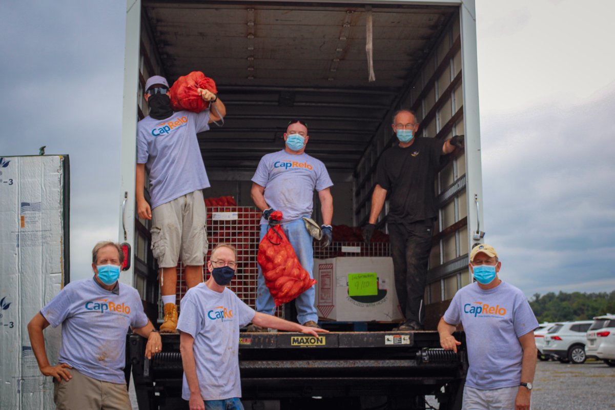 caprelo's tweet image. We are so proud of our team who harvested over 3,500 lbs of sweet potatoes to donate to local Virginia food banks! We are committed to giving back to the community by taking days of service together.

#togetherwearestronger #teamwork #HungerActionMonth #givingback