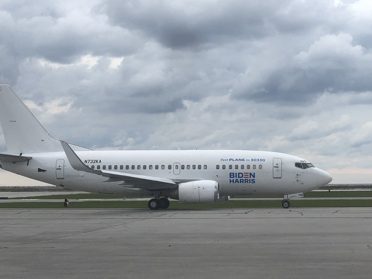Tyler Pager On Twitter Joe Biden Boards A Plane To Cleveland For His First Debate With President Trump The Biden Campaign Has A New Plane With The Biden Harris Logo On The Side