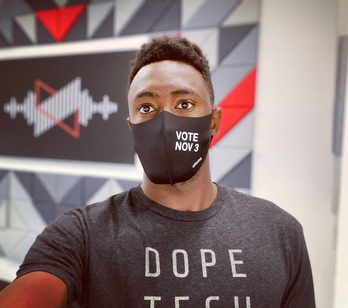 MKBHD's tweet photo. Just testing out portrait mode
... and subliminal messaging https://t.co/puZyVS5fXb