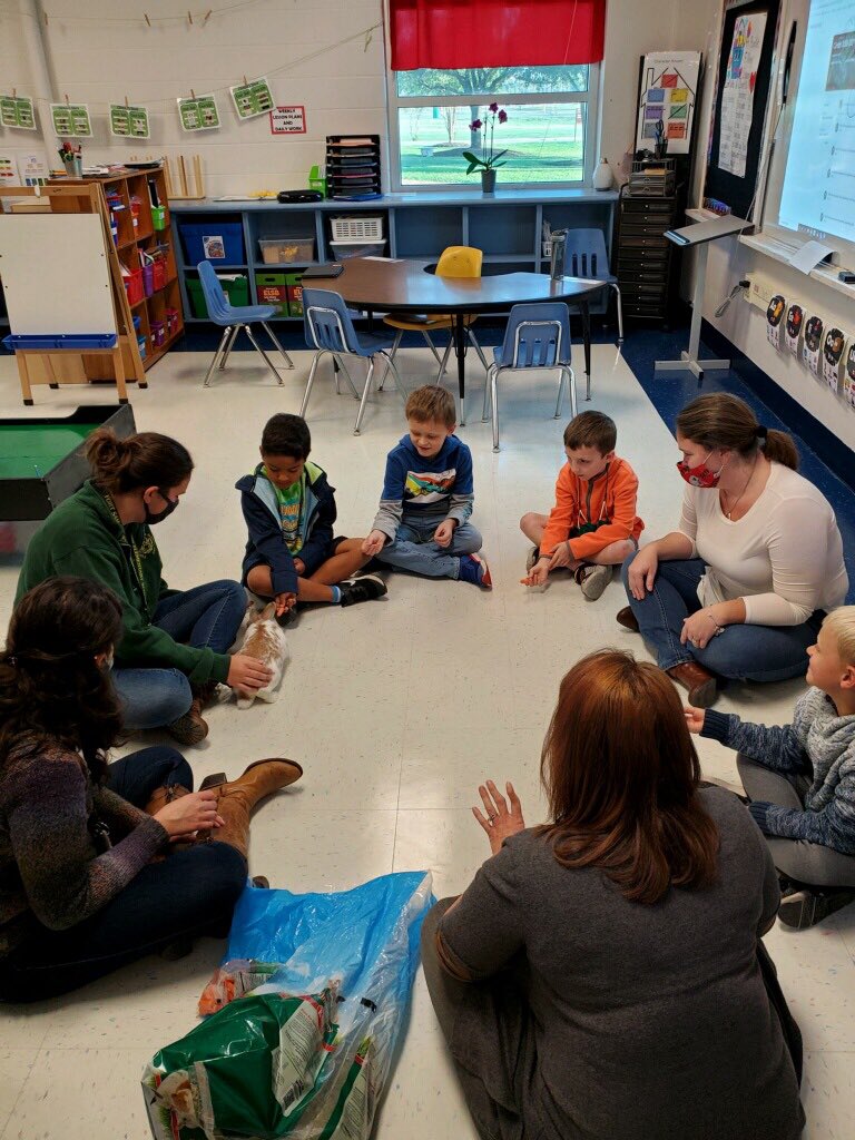 clinton_kellie's tweet photo. Special rewards for a super special bunch!  Thank you Mrs Morse for a great time with Mr. Freckles.                #togetherwewill #fshetogetherwecan https://t.co/d63WR5KkLc