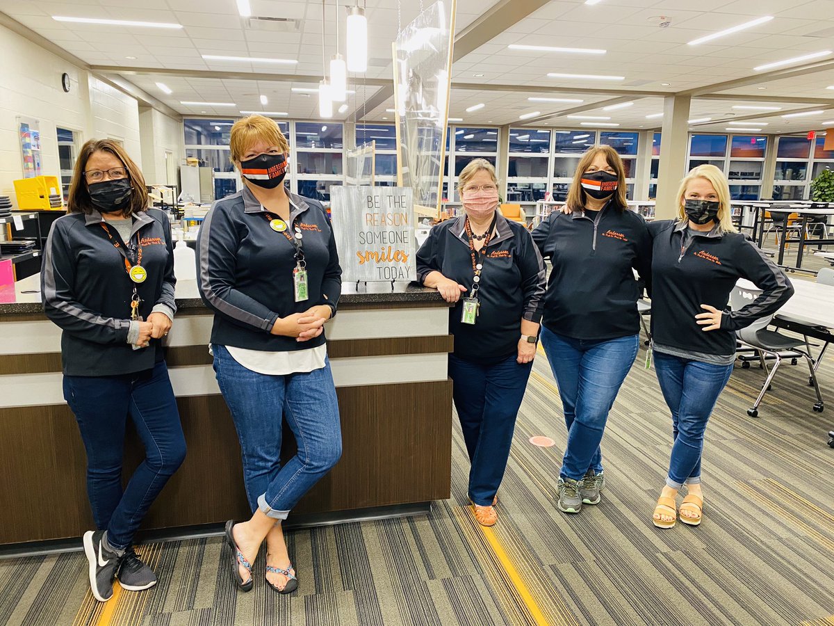 FellowsEdu's tweet photo. The AHS Admin Team AND our Admin Assistants got into “Twin Day” for spirit week!!! #havefunwhileyouwork #AHSisFAMILY @estanyardAHS @Fender4Ed @kammererd @aerostch @ANDERSONCOMMONS @Mal_Donohue @ebirk1 https://t.co/Vu8YsosWkV