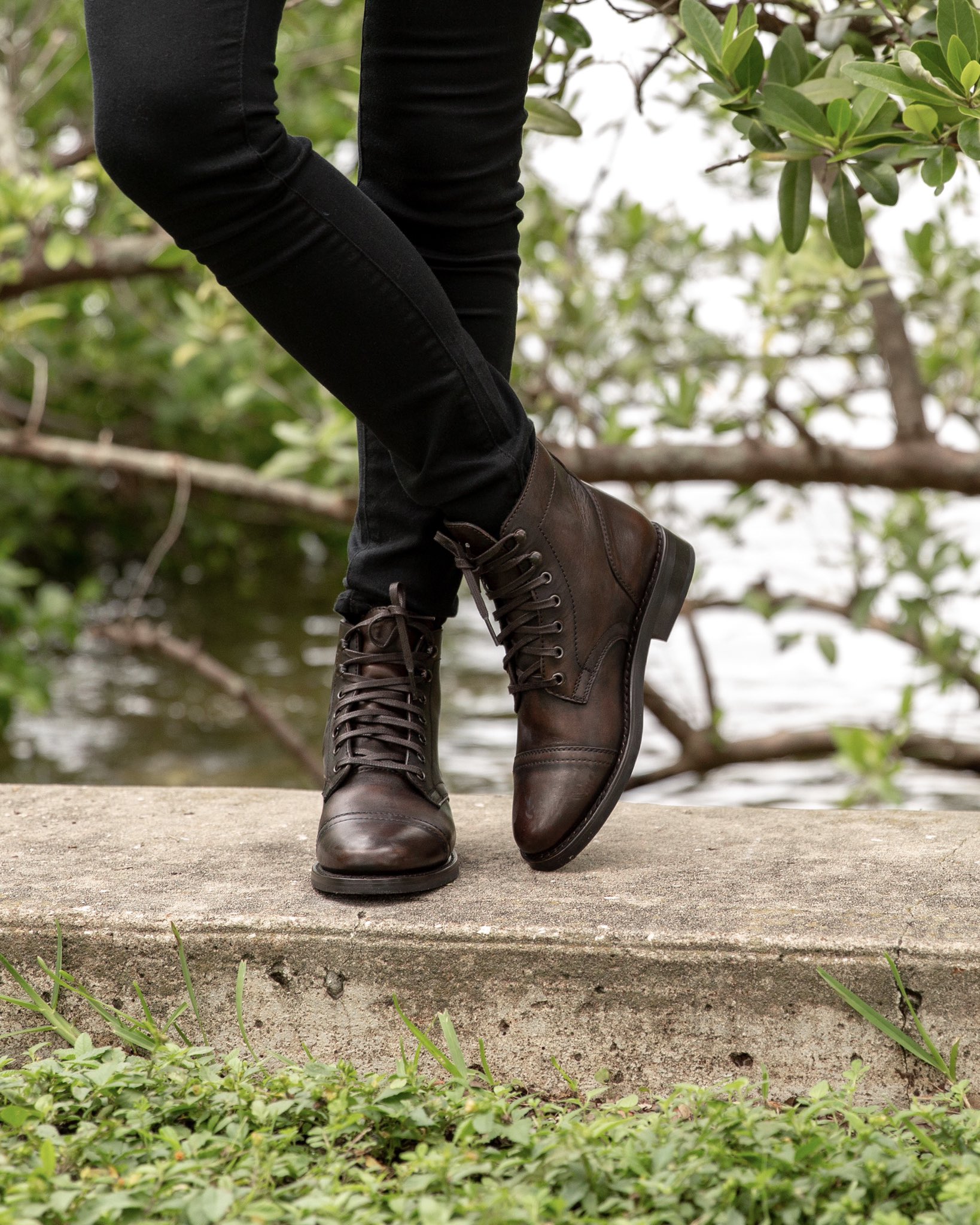 Thursday boots hotsell black captain