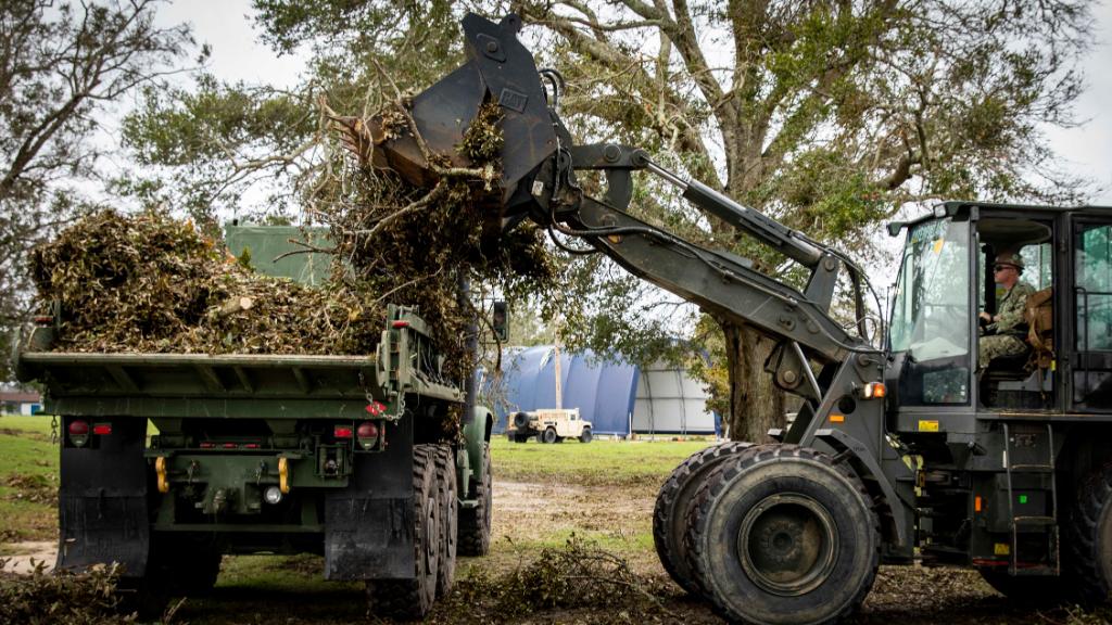 USNavy's tweet photo. All Hands on Deck
#Seabees assigned to (NMCB) 11 of Naval Construction Battalion Center (NCBC) Gulfport, Miss., clear tree debris on Naval Air Station Pensacola, Fl. #NMCB11 is currently providing disaster relief efforts for #HurricaneSally. https://t.co/20Zoie5pZZ