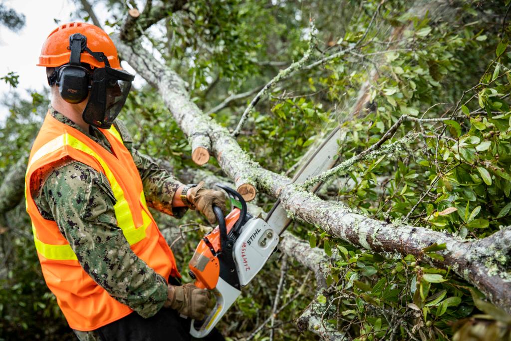 USNavy's tweet photo. All Hands on Deck
#Seabees assigned to (NMCB) 11 of Naval Construction Battalion Center (NCBC) Gulfport, Miss., clear tree debris on Naval Air Station Pensacola, Fl. #NMCB11 is currently providing disaster relief efforts for #HurricaneSally. https://t.co/20Zoie5pZZ