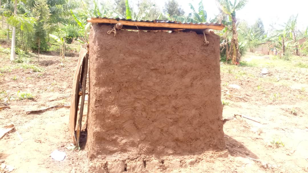 KwizeraEtiennee's tweet photo. Rwanda Youth Volunteers @GatsiboDistrict dukomej ibikorwa by'ubukorerabushake aho turi kwitegura @VolunteerMonth izatangira 01/10/2020 aha twubatse Ubwiherero ndetse n'umurima w'igikoni Kumuturage Uri muri CAT1 @RwimbogoSect
#RwandaYouthVol
#RwandaEast
#GatsiboDist
#GatsiboYouth https://t.co/3T0W2P9TxJ