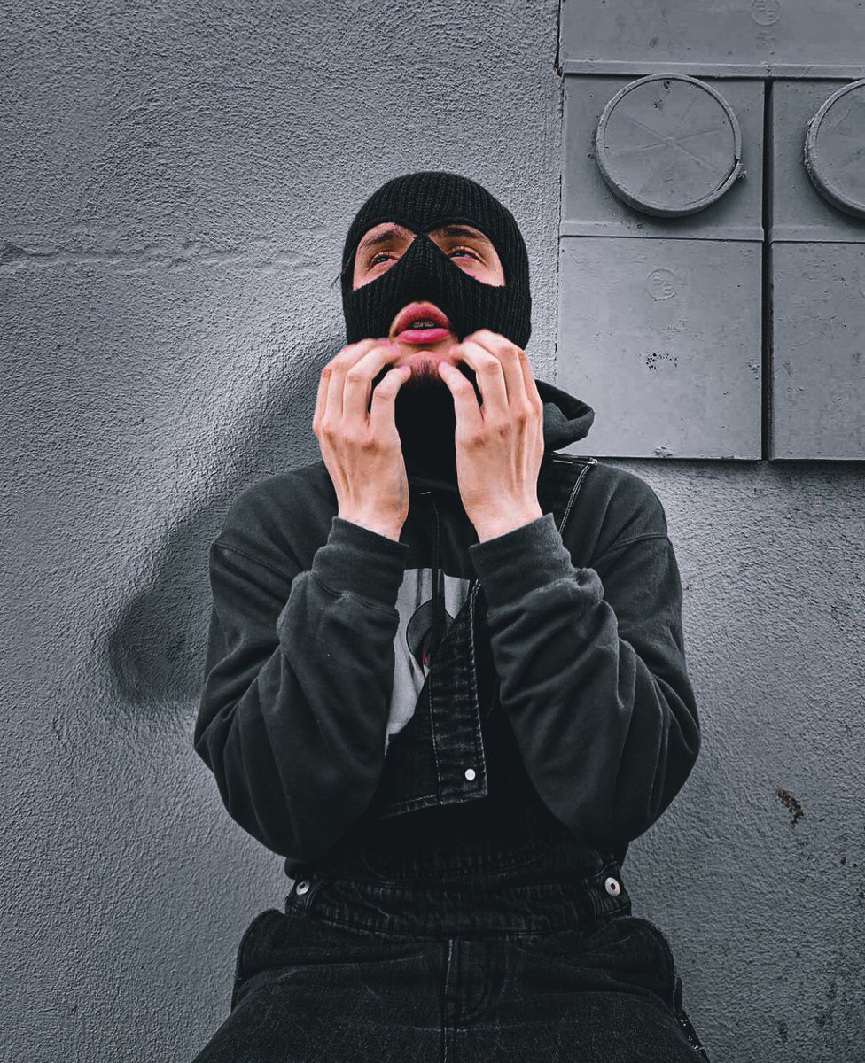 VISUAL_ABDUCTXN's tweet photo. “When they masked up, 
 comin for your ice. When they bare faced, comin for you life...”
-French Montana 

📸 : @xxxmvrcus 🧑‍🦱: @ZaurielLuna https://t.co/WwnEaojAJ0