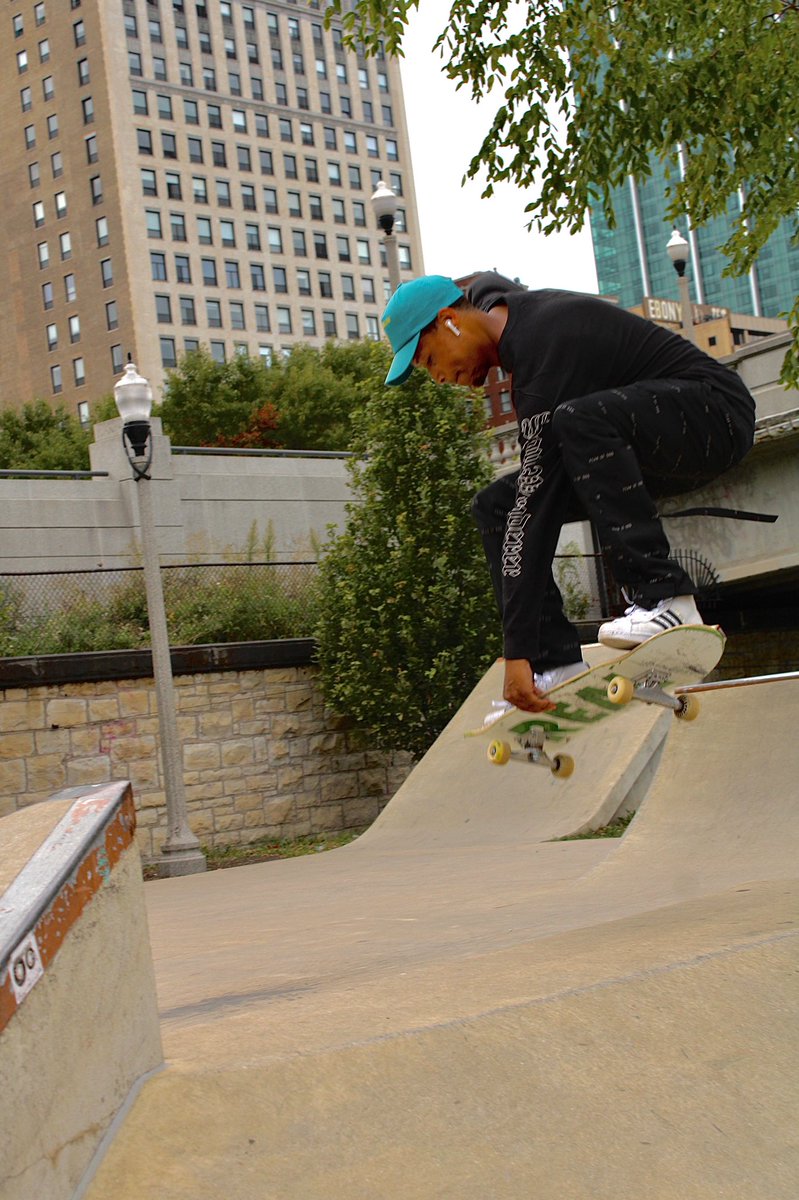 _RellyRell__'s tweet photo. #SkaterLife 4 LIFE
•
•
Model📸 : @jonvon2x
•
•
#TSiC #GoCRAZ #canon #canonphotography #skateboard #skatelife #skateboardingisfun #Downtown #Chicago #chicagophotography #explore #explorepage #fashion #style #design #art #artist #artistsoninstagram #TSiC #GoCRAZ https://t.co/9FqK0xOx4F