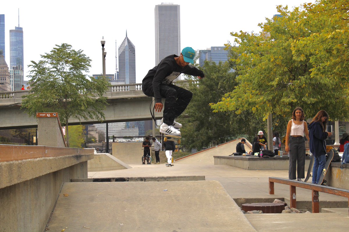 _RellyRell__'s tweet photo. #SkaterLife 4 LIFE
•
•
Model📸 : @jonvon2x
•
•
#TSiC #GoCRAZ #canon #canonphotography #skateboard #skatelife #skateboardingisfun #Downtown #Chicago #chicagophotography #explore #explorepage #fashion #style #design #art #artist #artistsoninstagram #TSiC #GoCRAZ https://t.co/9FqK0xOx4F