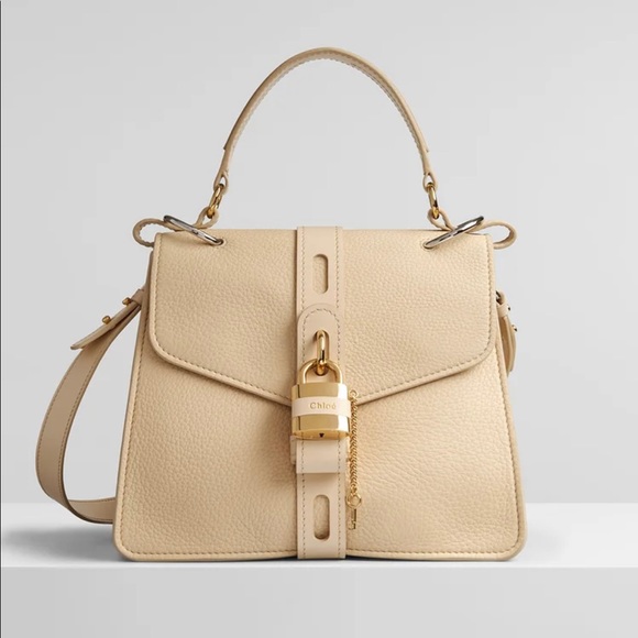 So good I had to share! Check out all the items I'm loving on @Poshmarkapp #poshmark #fashion #style #shopmycloset #chloe #katespade #valentinogaravani: https://t.co/fwn2032wqj https://t.co/TDsS7eKEIi