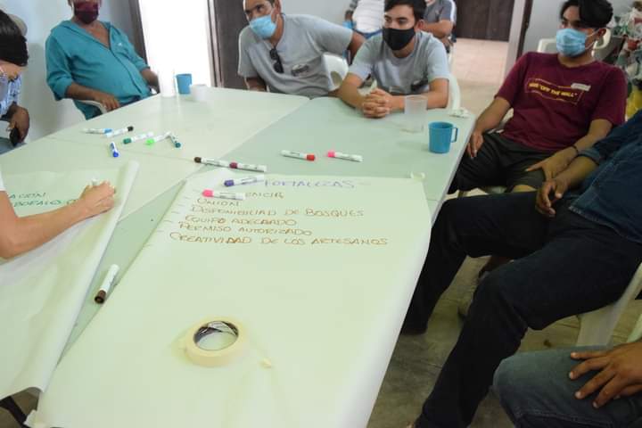 UNICAP_UABCS's tweet photo. Taller para la conformación de "Empresa Forestal Comunitaria de artesanos el Triunfo" en la Comunidad de #ElTriunfo #BCS.  En coordinación con la Agencia de Restauración Forestal y Vida Silvestre S.C.
#IntegramosTerritoriosRurales
@UABCSoficial
#UNICAP_UABCS
#CIPACTLI https://t.co/IUrfY2LLN0