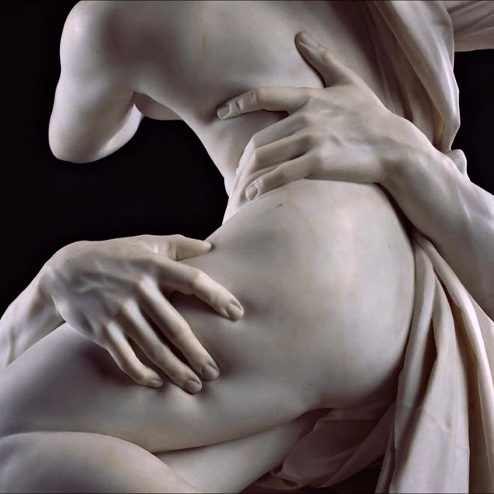 SecretGardennxx's tweet image. “Moonlight is sculpture.”