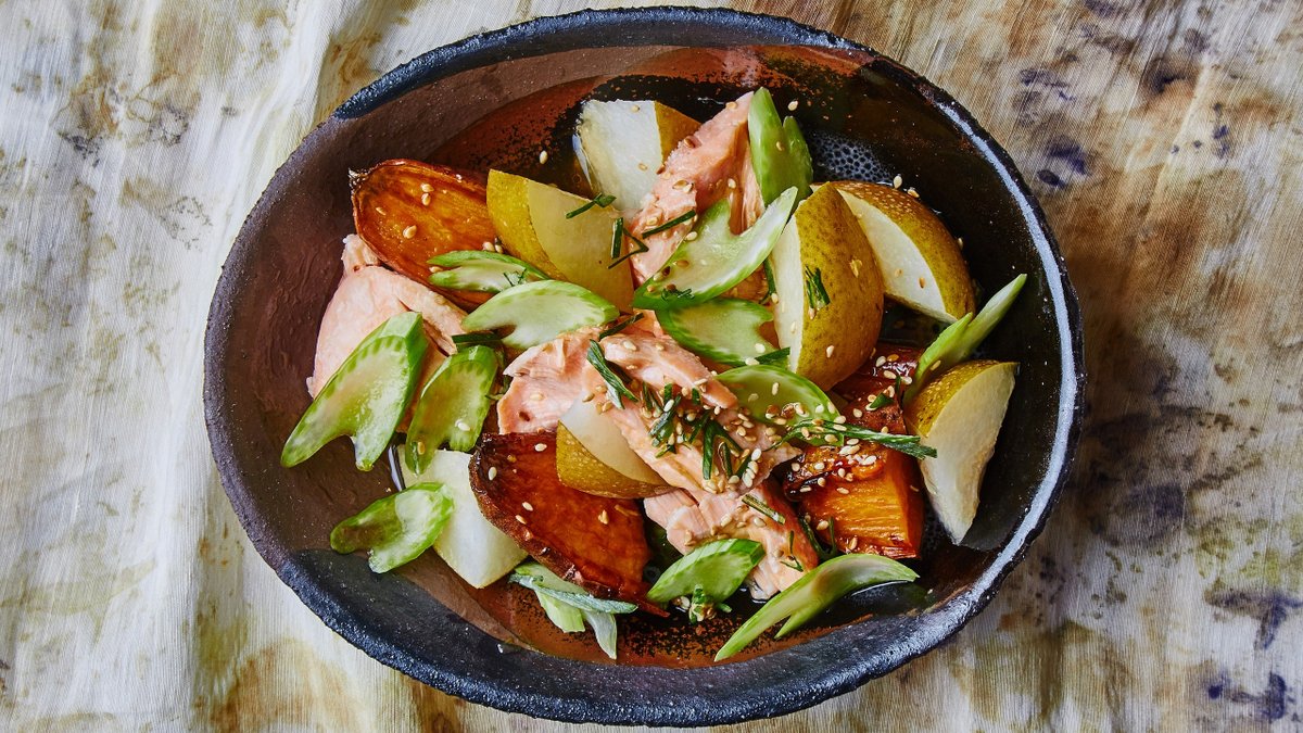 farmbox409co's tweet photo. Since we’re talking about pears this week, here's a recipe that highlights pears!

This quick and simple dinner ~which actually was my lunch today since I wanted to try the recipe before posting~ is really easy to make and super satisfying.

https://t.co/RtXJ7PPx7u https://t.co/0EysRZGsik