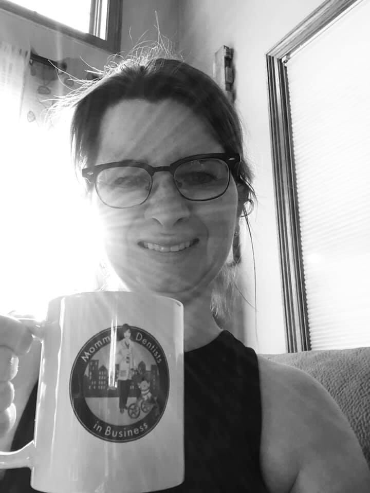 mommydibs's tweet image. ~Coffee in one hand, confidence in the other!~

☕️It’s International #coffeeday, and we all know your cups are full today! Our mommy dentists love their caffeine and their cute MDIB mugs!! #riseandgrind #mdib #⭕️mdib