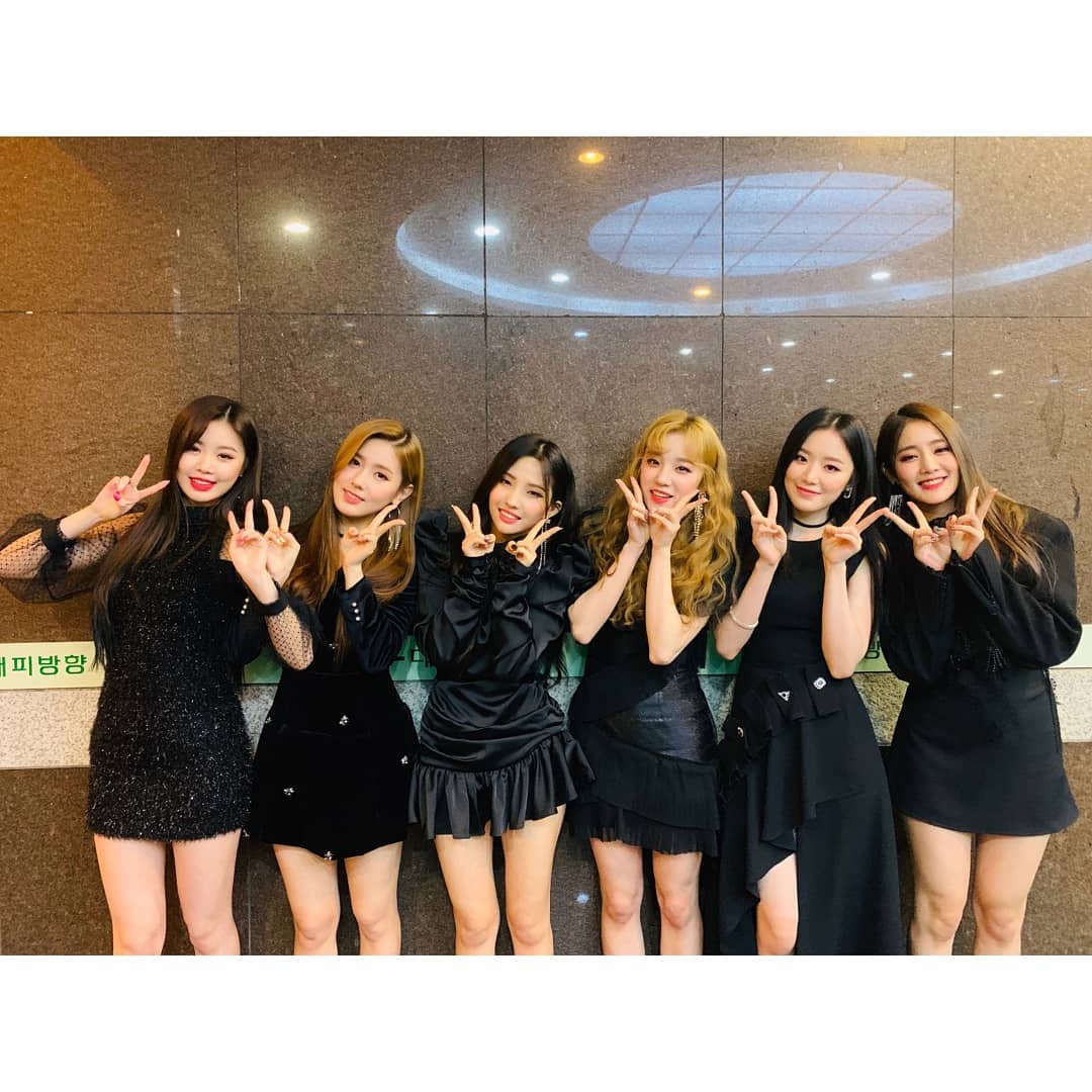 weglowing_twt's tweet photo. . ✨ ᥕᥱ G L O W ‹ ♡!* every day ˛ @ lᥲt. . /ネᥲtᥲ ! › #ONEALL3CB ₊ #LetsFlyWithONEALL
Tarde pero seguras y muy felices de asistir al gran comeback de ONEALL, les mandamos muchos buenos deseos y éxito en esta nueva etapa. https://t.co/4s0k4kj6Ns
