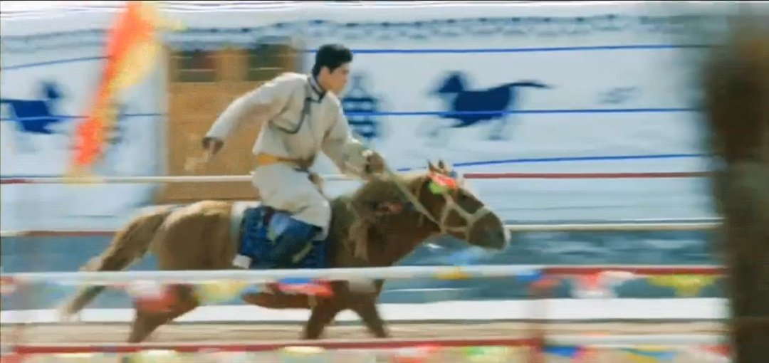 ขี่ม้ายิงธนู แข่งมอไซด์จนได้ถ้วยนั้นคือภาพลวงตา จริงๆคือชวนกันร้องงิ้ว พระสนมสองศรีพี่น้องแห่งมองโกเลียในThe duality of  #GaGuifei &  #YinGuifei Forget the horse back riding & the motorcycle racing, Chinese opera is way cooler #阿云嘎  #Ayunga  #อาหยุนกา #YinZheng  #尹正  #อิ่นเจิ้ง