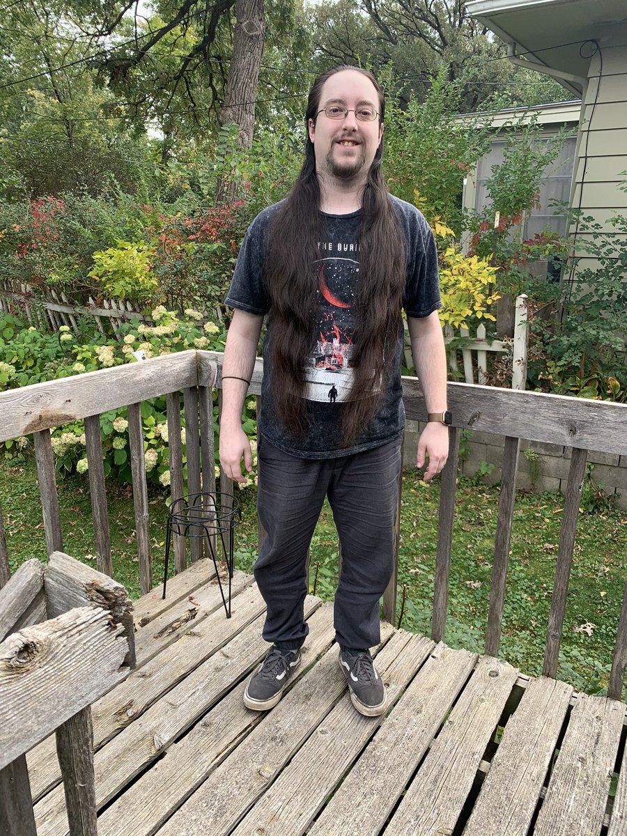 iConzO8's tweet photo. Donated my hair today! https://t.co/8GXmwQOBTm