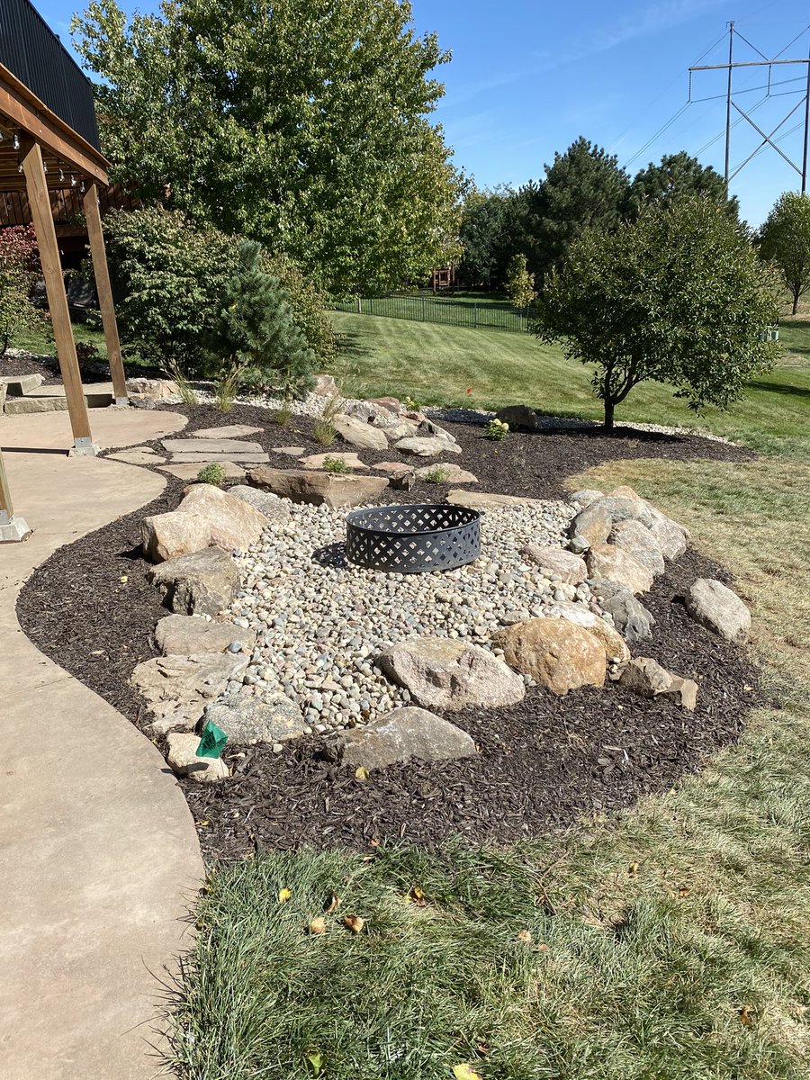 LlcRoiter's tweet photo. Super proud of the guys for working hard this past week to complete this huge project. Love making homeowners happy and to be able to look with pride in what we have done. #beforeandafter #landscaping #rocks #boulders #mulch #hardwork  #hardworkbringsprosperity https://t.co/6NfHJsZcHp