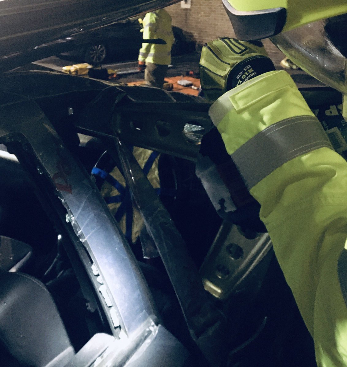 Just a little space creation tonight at Rewley Road with the on-call crew. Great hands on session with stabilisation, door pops and roof flaps. Any excuse to get on the tools😊