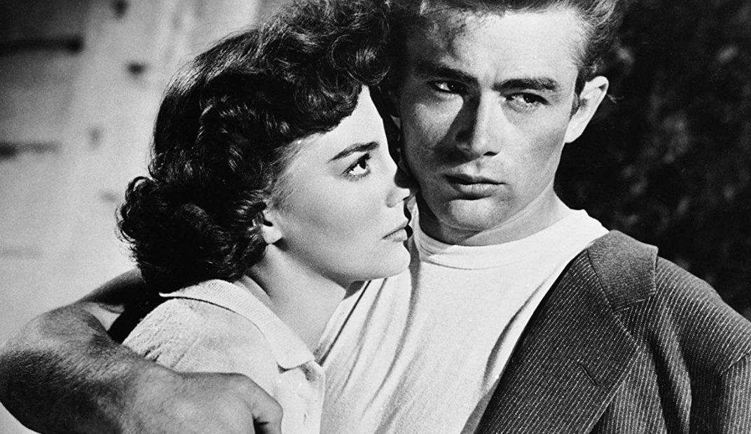 “Rebel Without a Cause”: Jim Stark (James Dean), Judy (Natalie Wood), Platón (Sal Mineo) y Goon (Dennis Hopper).Esta no fue la mejor película de Nicholas Ray, pero sí la más emblemática y la que reúne todas las características de su cine: personajes jóvenes,