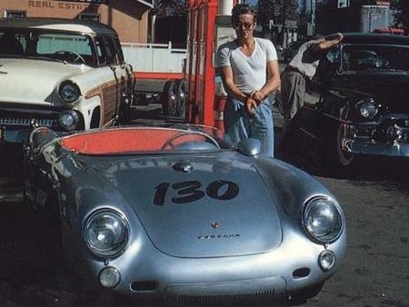 Poco después de terminar la película, el inquieto Dean se marchó en su Porsche 550 Spyder plateado (“Little Bastard”) para competir en un rally de coches deportivos en Salinas, California, junto con su mecánico.Cuando iba a gran velocidad, a la altura de Cholame, se estrelló
