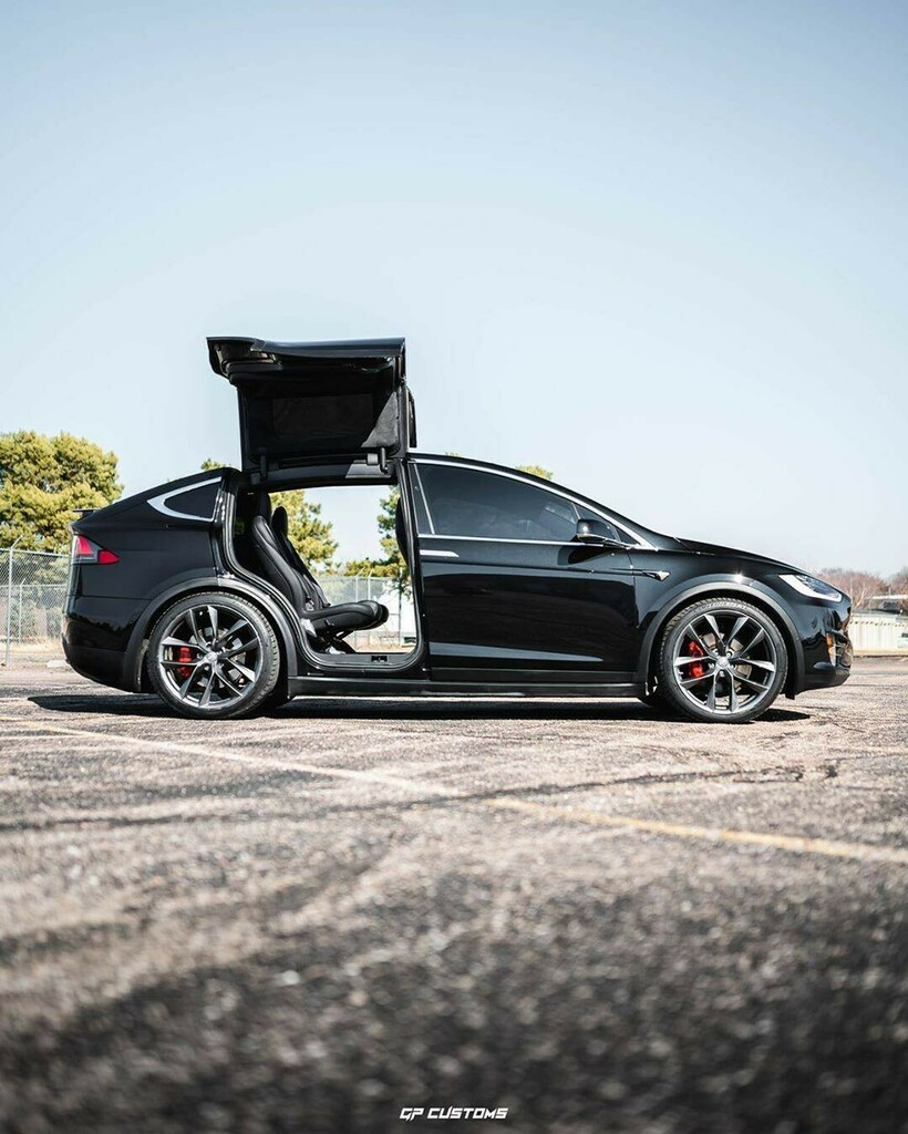 The Tesla Hub tweet media