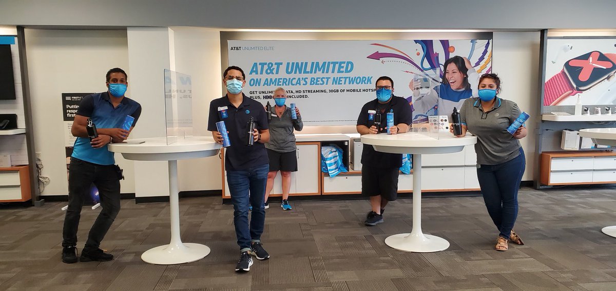 dom_tanchez's tweet image. At your service is what AT&amp;amp;T does best! So we do our best to be “at your service” for all our customers! Thank you for the water bottles and cookies @_Shelley_G! #atyourservice #gctc #proudrsm @MilagrosMontout @jrluna11 @drew_wagz @ATT