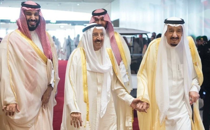 رحم الله #الشيخ_صباح_الأحمد_الصباح 
صادق العزاء لشعب الكويت الغالي.. 
وحفظ الله #الكويت وأهلها.