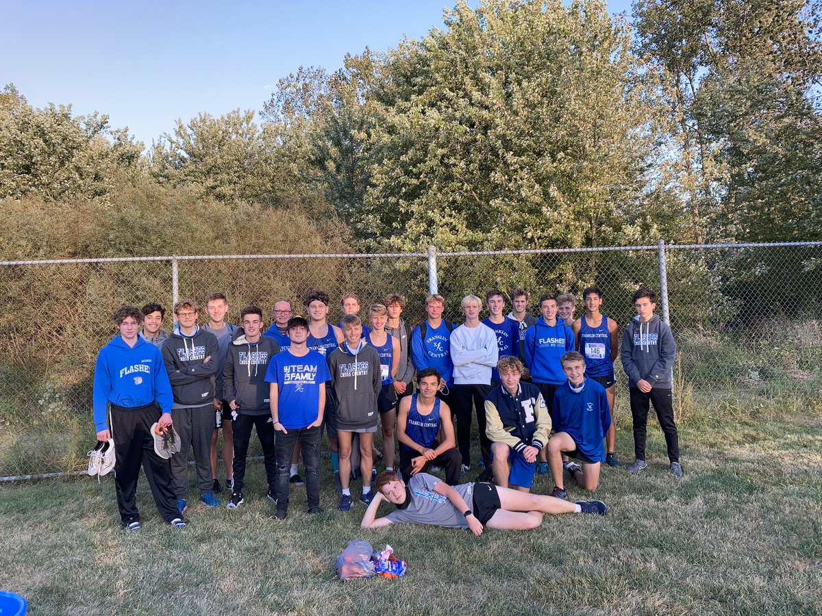 FCFlashesXCTF's tweet photo. FCXC JV Squad ended their season on a high note with a 1-7 sweep at the first ever JV Marion County hosted by @GiantDistance https://t.co/kLs3eCimjY
