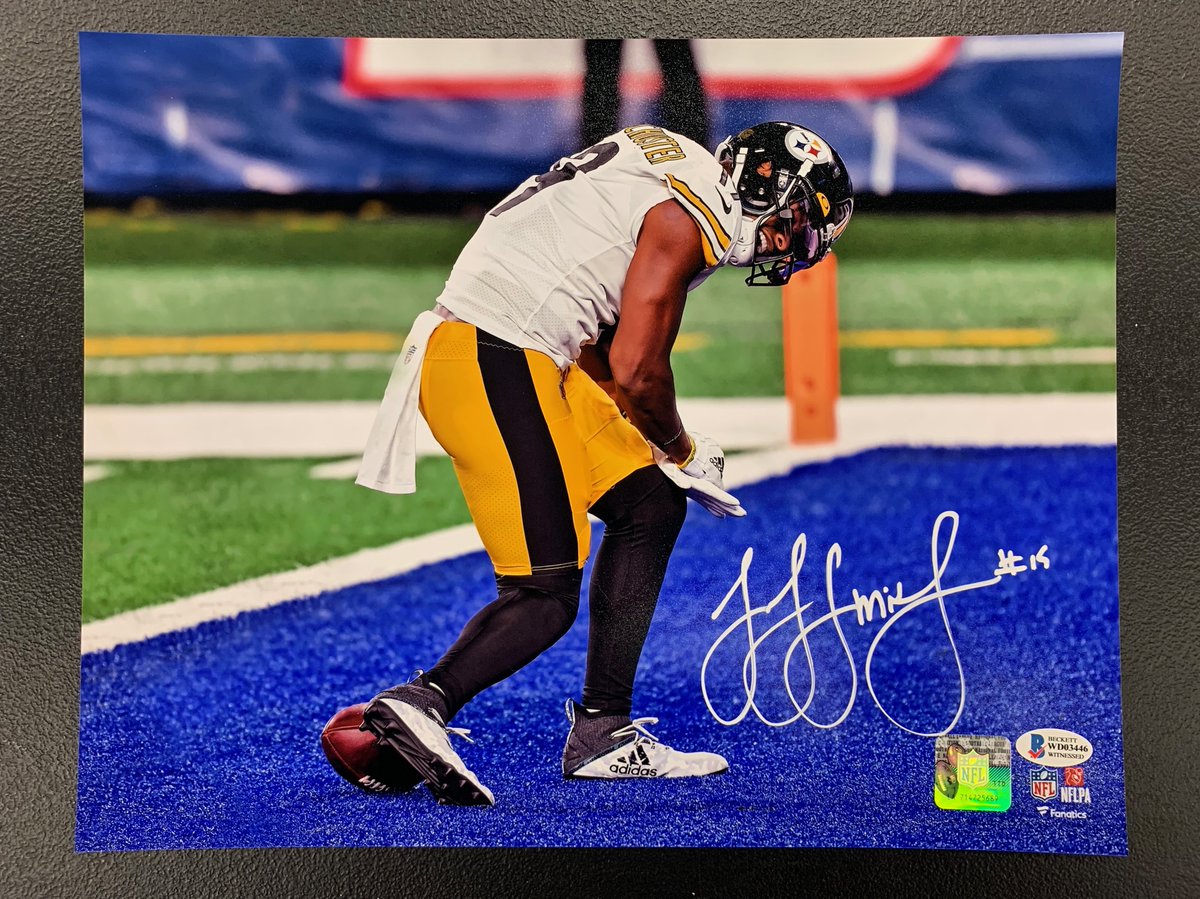 We're going to give away one of these 8x10 photos <a href="/TeamJuJu/">JuJu Smith-Schuster</a> autographed today to someone who retweets this tweet AND follows us! 

We'll pick a winner on Friday 10/2!