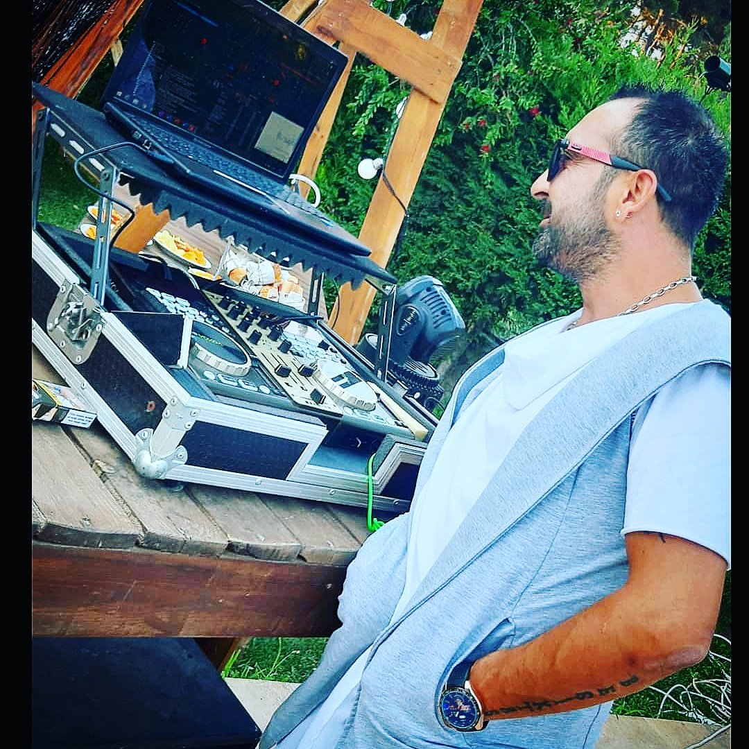 egelimorganizas's tweet photo. #livedjperformance #izmir https://t.co/Myfk1oEwHM