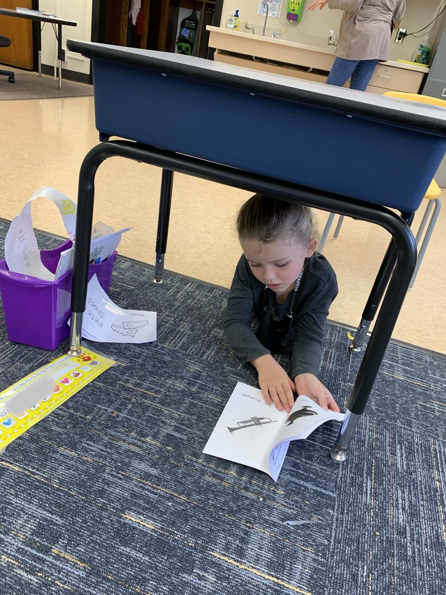Knielsenmwcsd's tweet image. Today we started reading to self during our center time. The kids did an amazing job on their first day of putting this into action!  I was so proud of them!