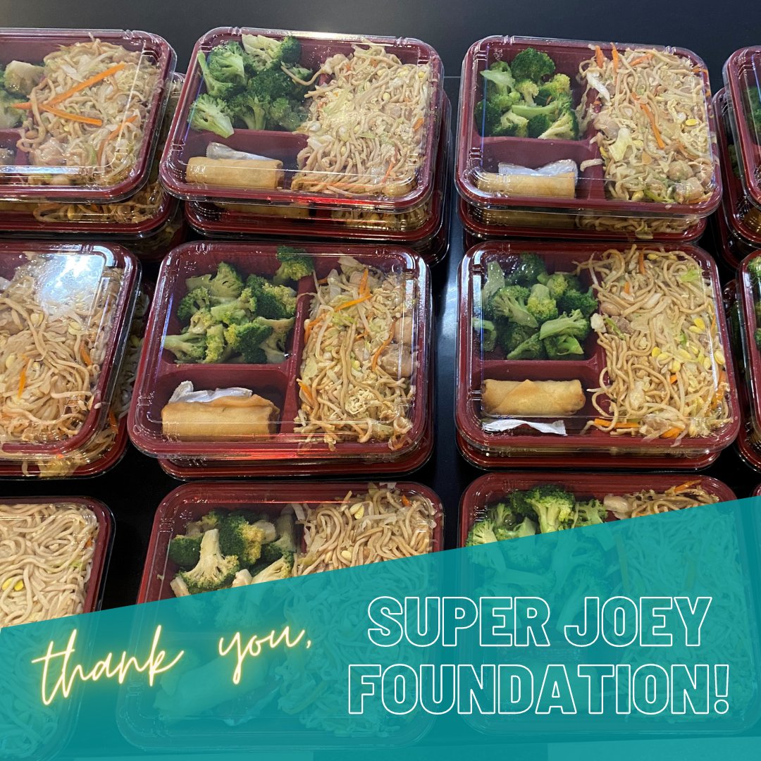 LosAngelesRMH's tweet photo. A SUPER #MealofLove Sunday dinner, all thanks to the .@SuperJoeyTeam! On top of a marvelous dinner, Super Joey dropped off goodies for the families to enjoy! Thank you all the love and support 💛 #LARMH #KeepingFamiliesClose #SuperJoey #KindnessIsAChoice https://t.co/9v8ZLORhum